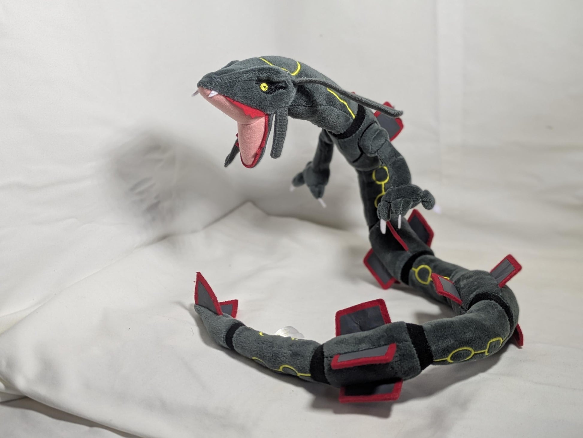 80cm Rayquaza Niedliches Taschenmonster Plüschtier – Geschenk für Furry-Fans, Furry Fandom, PP Baumwolle, Kristallplüsch, Anime Plüschtier, Kawaii Plüsch Weich & Kuschelig für alle Fans! 80 cm Rayquaza Lie Kong Sitting Sky Dragon Crack Sitting Green Dragon Black Dragon Skeleton Shaped Plush Doll Adorable Pocket Monster Plush Rayquaza, pokemon, Furry, レックウザ, weiches Stofftier, superweiches Plüschtier, Kawaii,